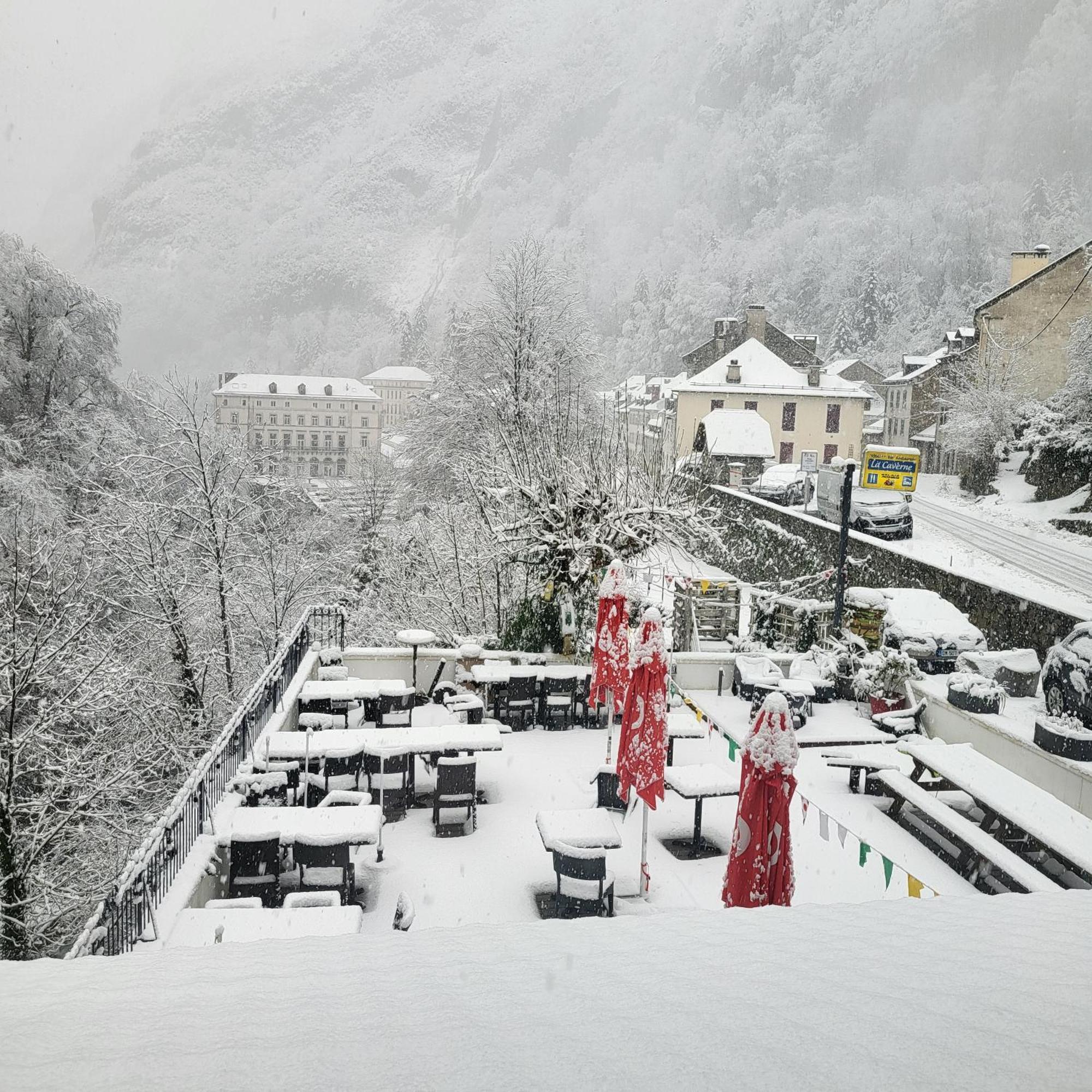 Auberge La Caverne Laruns Exterior photo